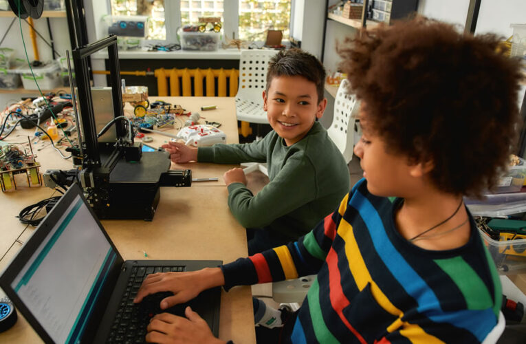 How computer science education bridges the digital divide